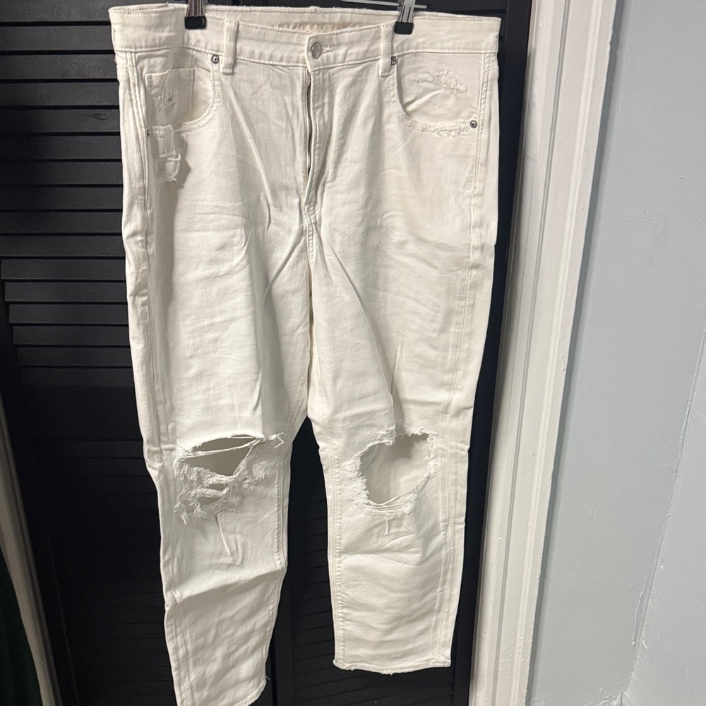 American Eagle Outfitters White Boyfriend Jeans